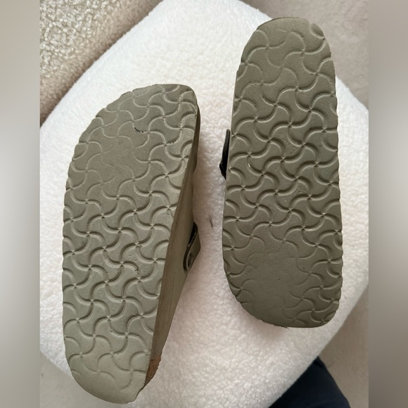 Vegan Leather Birkenstock Boston Clogs - Picture 3 of 4